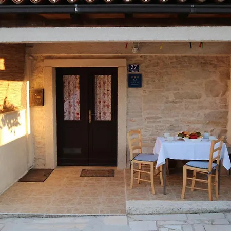Palace * Peruški
